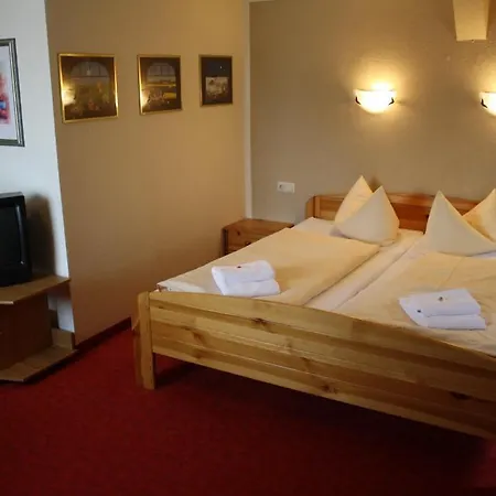 Hotel Braeustueberl Penzion 2*