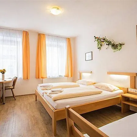 Pensión Hotel Braeustueberl 2*
