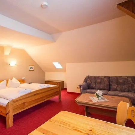Gasthof Hotel Braeustueberl 2*